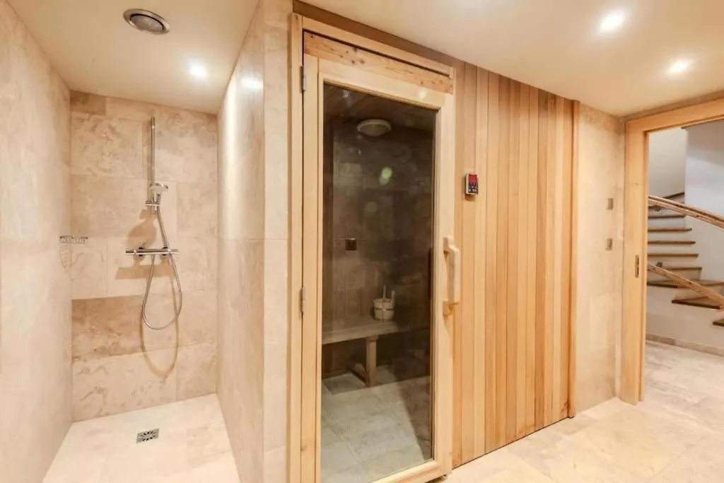 Chalet Mary - Central Morzine With Hot Tub & Sauna